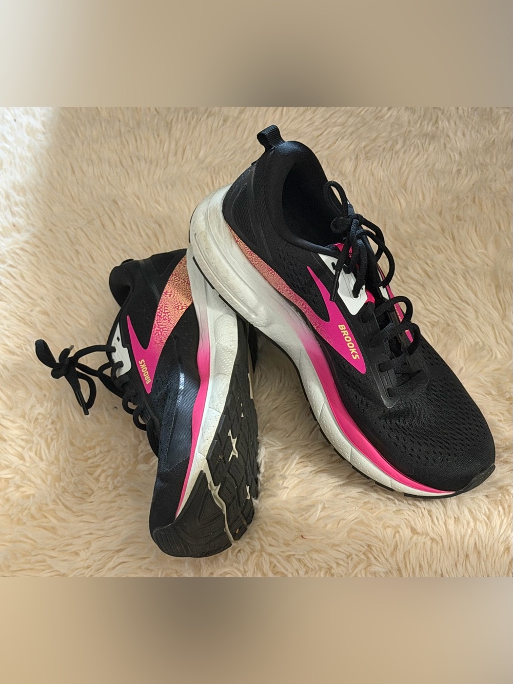 Brooks Women's Black & Hot Pink Trace 3 Running Shoes